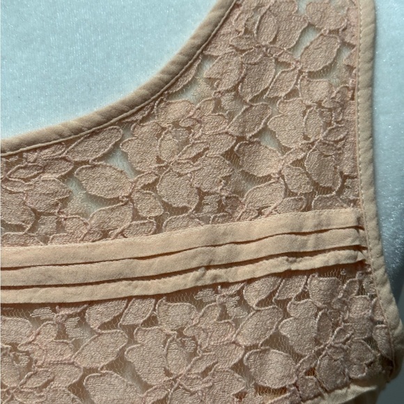 Loft Women’s Peach Crochet Pleated Tank Top Size SP - Picture 2 of 7